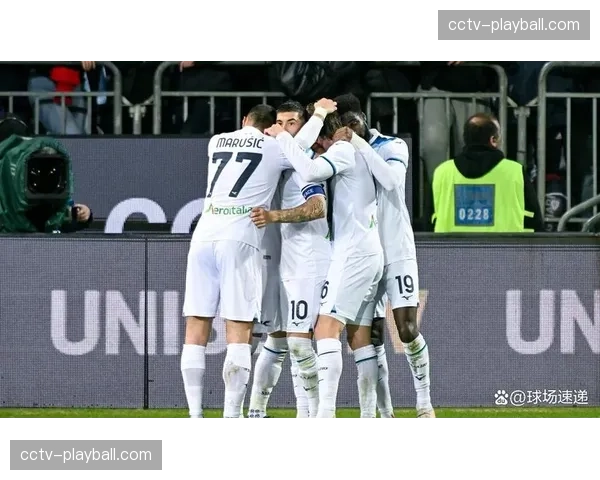 关键判罚:拉齐奥球员禁区内手球,经VAR回看后裁判判罚点球 关键判罚:拉齐奥球员禁区内手球,经VAR回看后裁判判罚点球