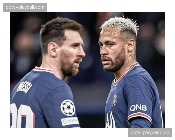 莱比锡边锋西蒙斯确认今夏将返回巴黎圣日耳曼