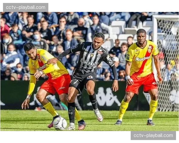 朗斯3-2逆转图卢兹，法甲第30轮上演精彩对决